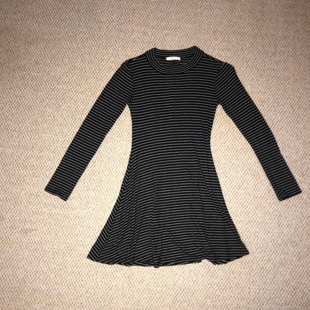 BLACK AND WHITE STRIPED, LONG-SLEEVE DRESS